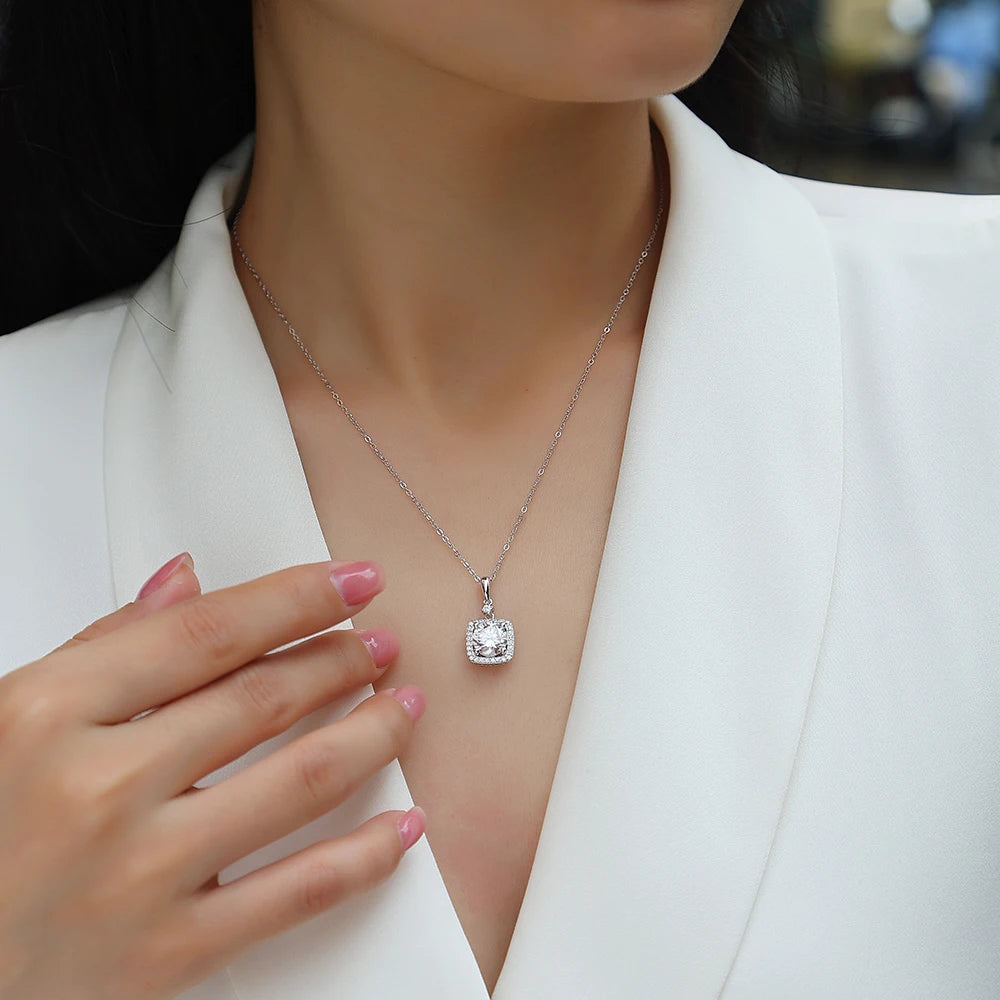 Jiuzuan 2 Carat Moissanite Pendant Necklace 18K Gold Plated