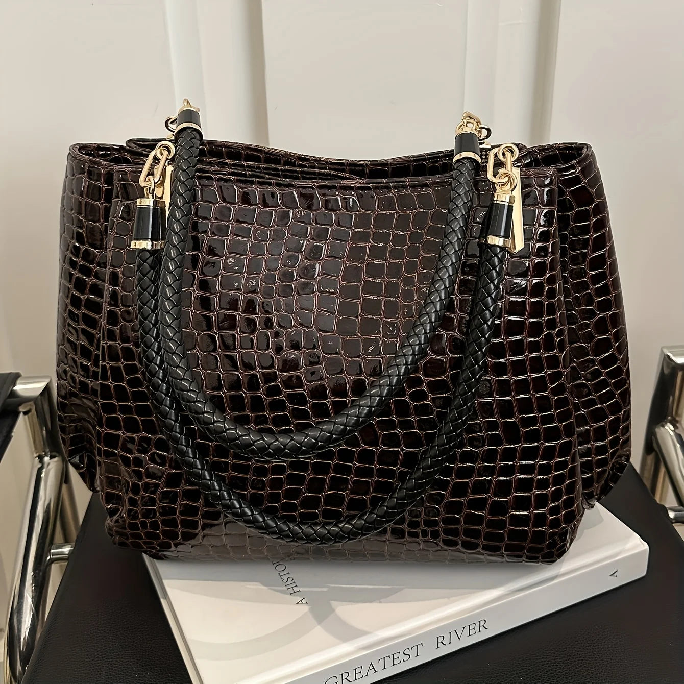 1 piece Women's Crocodile Pattern Solid Color Handbag, Fashion Retro Shoulder Bag, Daily Use Commuter Bag, Birthday Gift